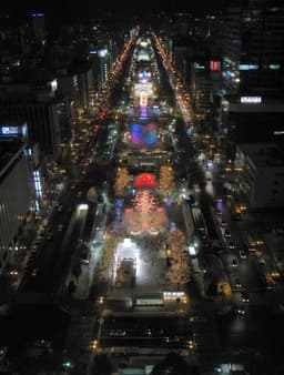 เทศกาลหิมะซัปโปโรยามค่ำคืนที่สวนโอโดริ